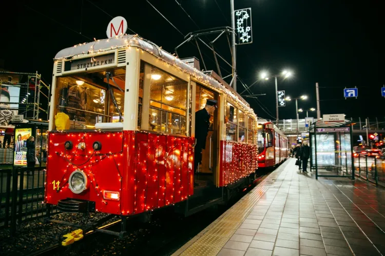 Na bożonarodzeniowy tramwaj wybrano pojazd Konstal typu N z 1952 roku.