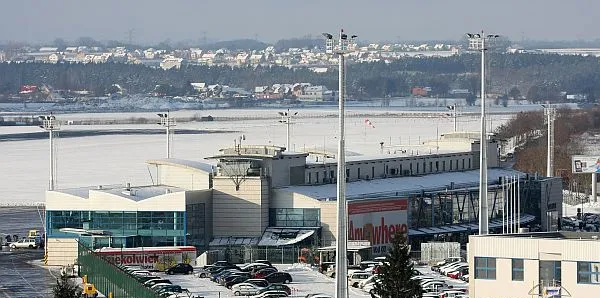 2010 rok na lotnisku w Rębiechowie to przede wszystkim rozbudowa i szybki wzrost liczby obsłużonych pasażerów. 