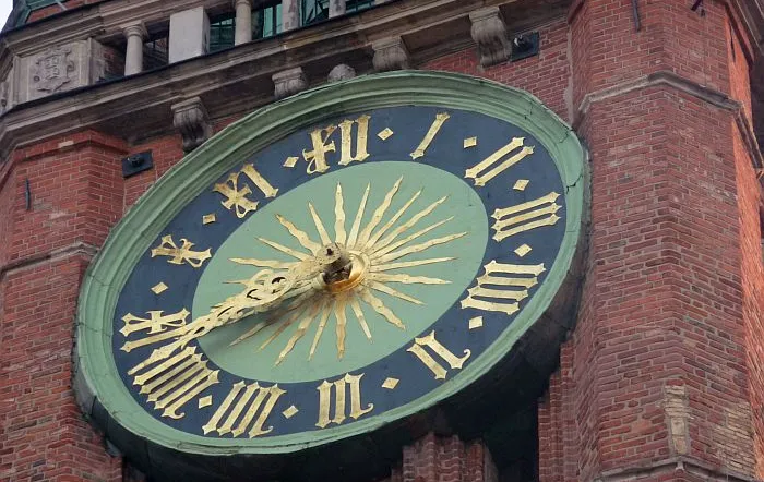 Zegar na wieży Ratusza Głównego Miasta Gdańska.