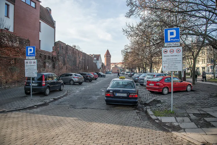 W niedzielę o północy wygaśnie umowa dzierżawy parkingu przy Lawendowej między miastem a Wiparking. Nowym gospodarzem terenu będzie Fundacja Gdańska.