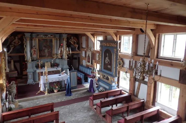 Barokowe wnętrze kościoła w Czapielsku