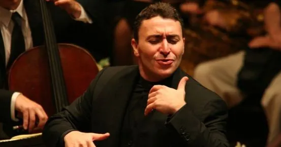 Charyzmatyczny skrzypek, świetny dyrygent, niespokojny duch artystyczny - to właśnie Maxim Vengerov. 
