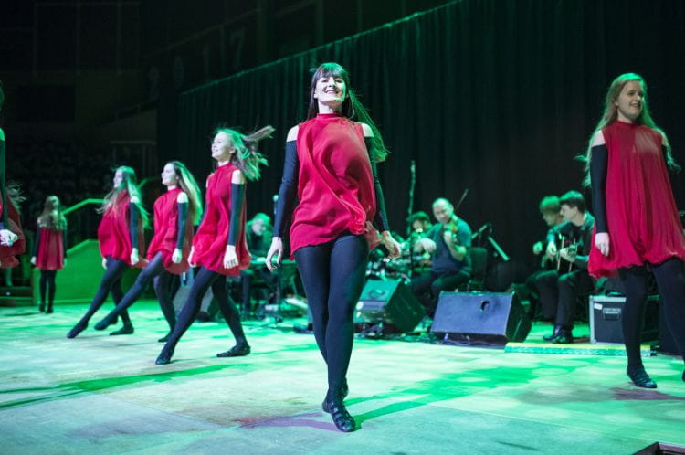 Występ grupy tanecznej Salake był znakomitym dopełnieniem tradycyjnej irlandzkiej muzyki prezentowanej przez zespół Carrantuohill.