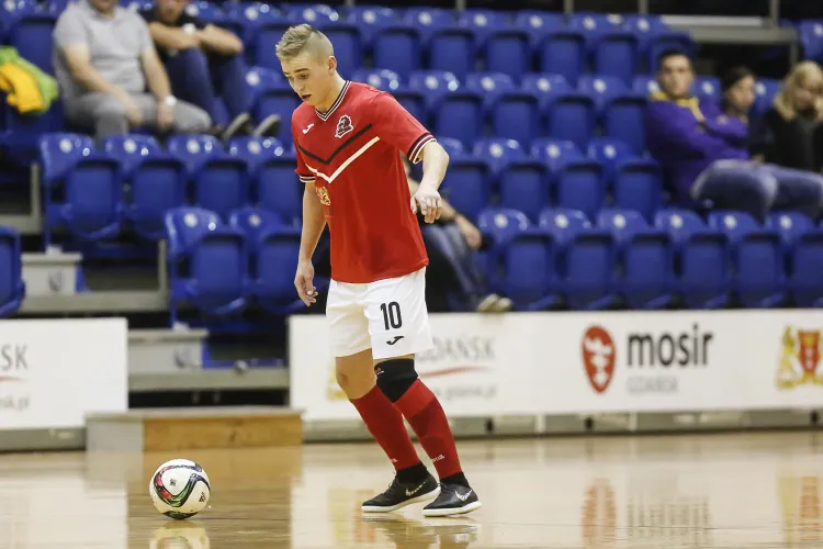 Piotr Wardowski przed odejściem do Chojnic występował dla I-ligowej Futsal Politechniki. Teraz dołączy do AZS UG aby pomóc mu w walce o utrzymanie ekstraklasy.