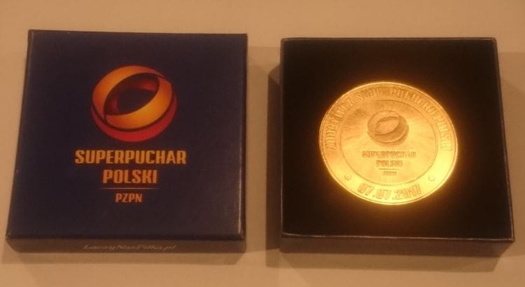 Medal Arki za Superpuchar Polski został zlicytowany za 2660 zł. Na aukcjach WOŚP wciąż jest jednak sporo atrakcyjnych gadżetów przekazanych przez trójmiejskich sportowców.