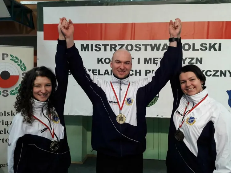 Mistrzostwa we Wrocławiu były udane dla zawodników Floty Gdynia. Od lewej: Joanna Tomala, Tomasz Wawrzonowski i Sławomira Szpek.