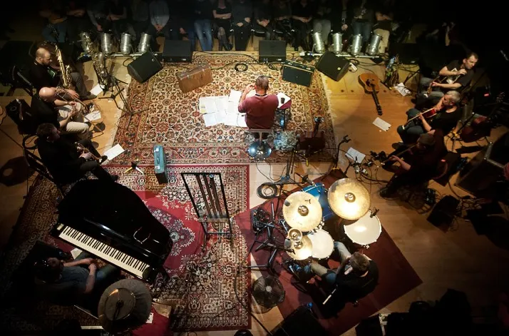 Koncert na Ołowiance był zaaranżowany dokładnie tak samo jak oryginalny występ Kult Unplugged podczas jesiennego nagrywania materiału na płytę dvd.