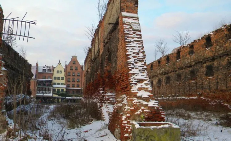 Ruiny na Wyspie Spichrzów straszą już od 65 lat. Czy spółce Polnordu i miasta uda się zmienić wizerunek tej części historycznego centrum Gdańska?