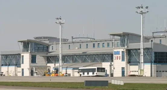 Na lotnisku w Rębiechowie zatrzymano w nocy z poniedziałku na wtorek groźnego przestępcę z Rosji poszukiwanego przez portugalskie organy ścigania.