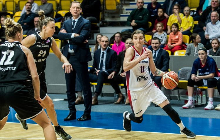 Aldona Morawiec ponownie znalazła się w pierwszej piątce Basketu 90. Gra w niej, odkąd urazu doznała Anna Makurat. Występy w gdyńskiej drużynie sprawiły, że dostała powołanie do szerokiej kadry Polski na mecze kwalifikacyjne Eurobasketu 2019.