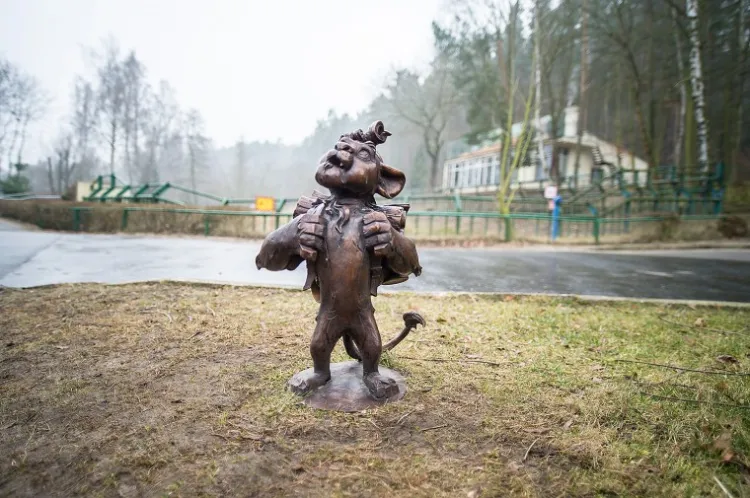 Gdańską przestrzeń miejską ożywiają m.in Heweliony, czyli wykonane z brązu niewielkie figurki lwów, które można znaleźć w m.in. na molo w Brzeźnie, w zoo, przy stadionie w Letnicy, na Gradowej Górze czy nad Motławą.