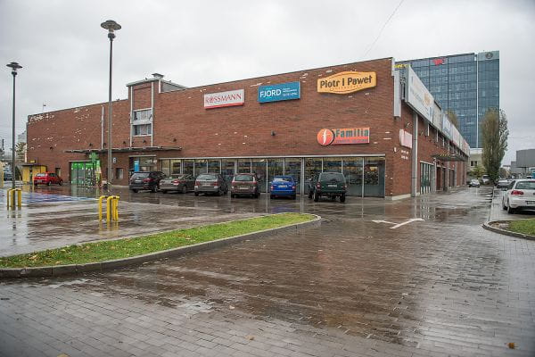Centrum Handlowe Familia otwarte zostało w listopadzie 2008  roku. Wielu mieszkańców Gdańska pamięta, że w tym miejscu  przed przeprowadzką na Matarnię, działała IKEA. 