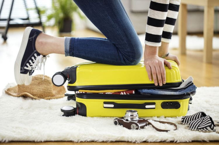 Podczas wakacji nic nie powinno zmącić naszego spokoju i przeszkadzać w rozkoszowaniu się odpoczynkiem, dlatego często kluczowa jest umiejętność pakowania walizki.