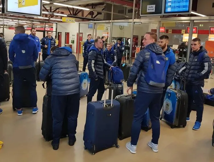 Piłkarze Arki Gdynia środę spędzili w podróży po zgrupowaniu w Turcji. Sprawdziliśmy w kontraktach, czy któryś z nich wkrótce na dobre nie spakuje walizek. 