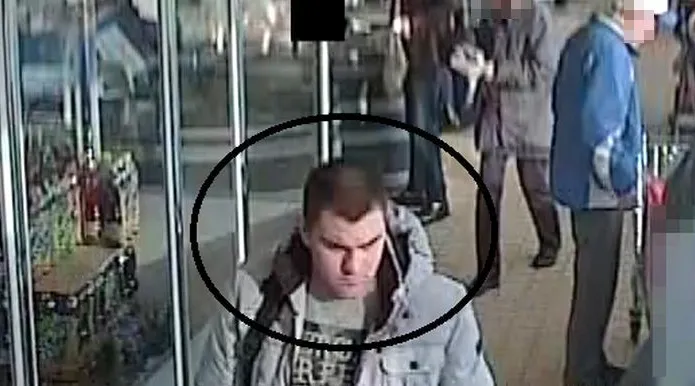 Policja prosi o pomoc w ustaleniu tożsamości widocznego na zdjęciu mężczyzny.