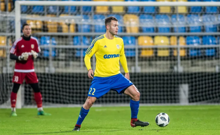 Berkay Dabanli zagrał jeden sparing w barwach Arki. Wydaje się, że nie podzieli losy Igora Jovanovicia, który po meczu kontrolnym zakończył przygodę w żółto-niebieskich. Na razie jednak w sprawie Niemca panuje cisza.