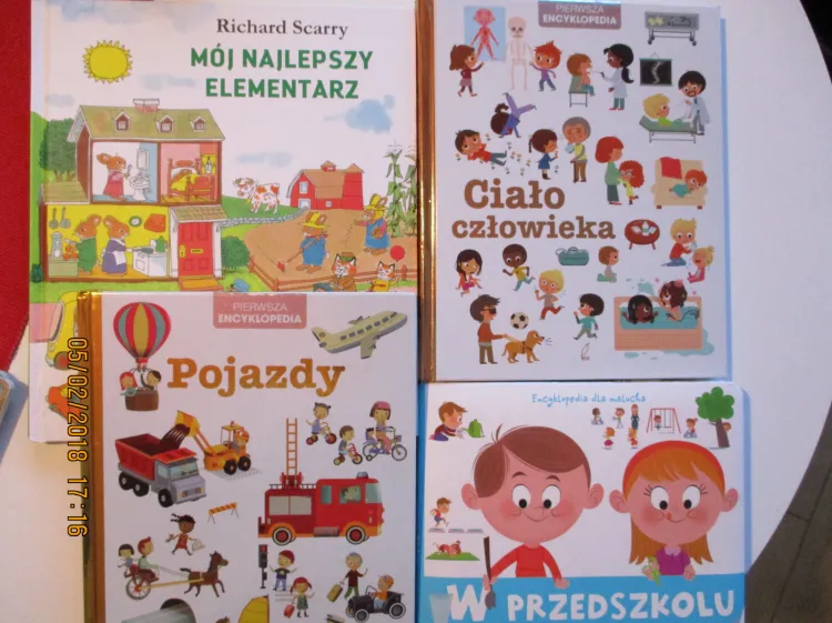 Przykładowa kolekcja różnych encyklopedii dla malucha.