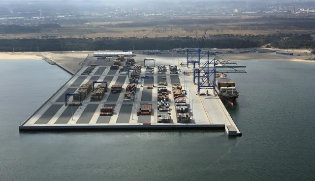 Balticon SA to firma specjalizująca się w obsłudze techniczno-logistycznej niezbędnej do funkcjonowania ruchu kontenerowego. 