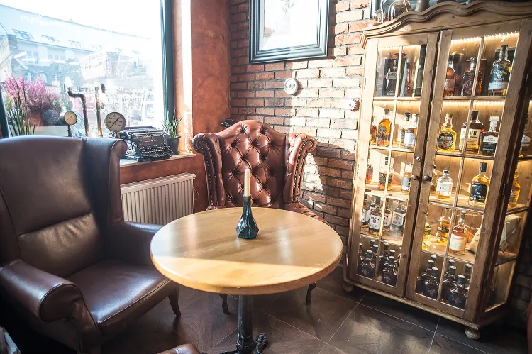 Pub Elewator No. 19 specjalizuje się w whisky.