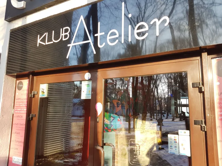 Klub Atelier działa w budynku sopockiego Teatru Atelier.