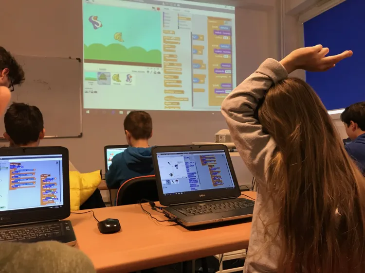 Dzieci na warsztatach tworzyły m.in. grę komputerową.