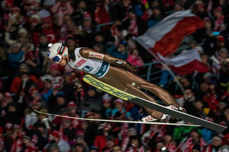 Kamil Stoch po raz trzeci w karierze został mistrzem olimpijskim. W Pjonczangu zwyciężył na dużej skoczni. Cztery lata temu w Soczi był najlepszy w obu konkursach indywidualnych. 