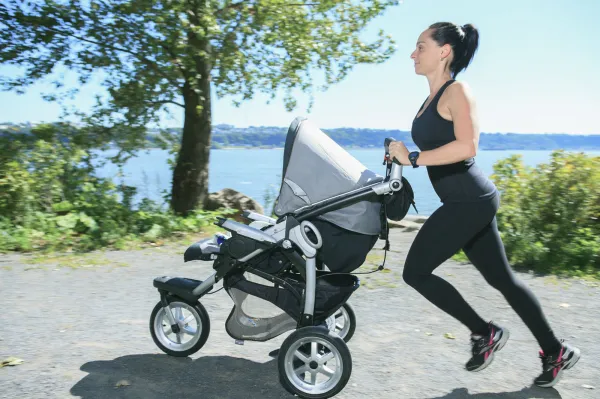Aktywni rodzice wybiorą wózek biegowy, do joggingu, zazwyczaj to trójkołowiec z możliwością blokady przedniego koła.