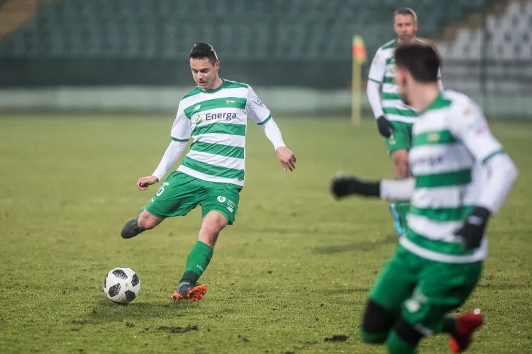 Ariel Borysiuk podczas trzeciej wiosny w Lechii Gdańsk doświadcza nowych rzeczy. Biało-zieloni nie mogą ruszyć w górę tabeli, a piłkarz jest tylko rezerwowym. 