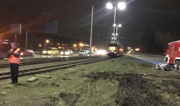 Po godz. 22 uszkodzony tramwaj postawiono na tory i udrożniono tym samym skrzyżowanie przy Zieleniaku.