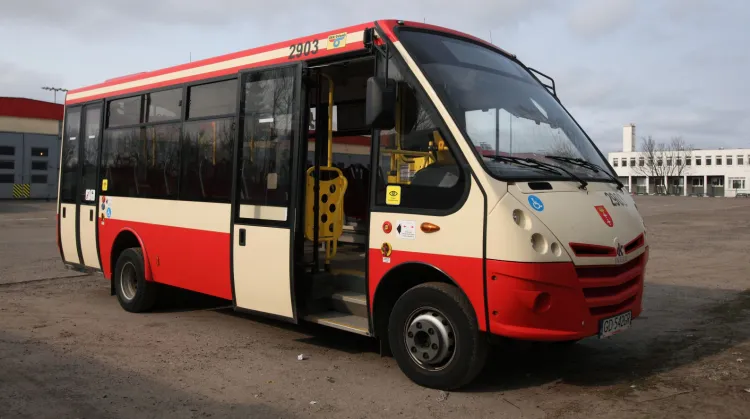 Iveco Kapena - tego rodzaju autobusami wożeni są uczniowie linią 269 w Osowej.