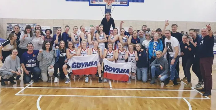 Zespół VBW GTK razem z kibicami podczas turnieju finałowego mistrzostw Polski w Poznaniu.