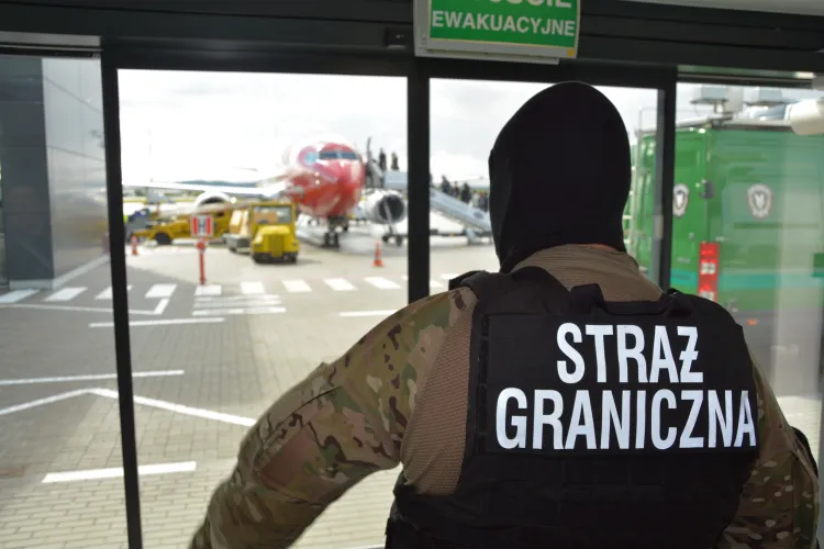 Już 18 razy w ciągu niespełna dwóch miesięcy interweniowali funkcjonariusze Straży Granicznej na lotnisku w Rębiechowie.