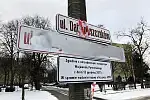 Na Przymorzu zasłonięto lub zamalowano tablice z nową nazwą ulicy Prezydenta Lecha Kaczyńskiego. 