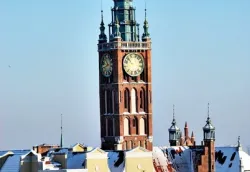 Zegar na wieży Ratusza Głównego Miasta stanął w środę. Jego naprawa może potrwać nawet kilka dni.