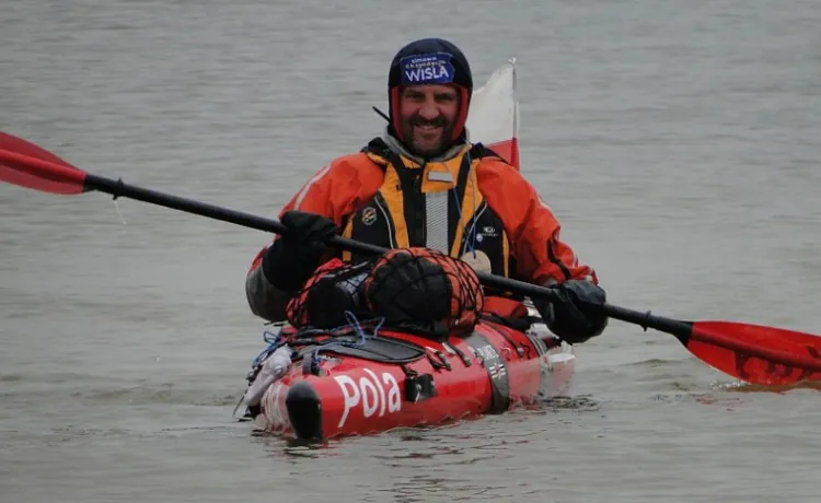 Marek Kamiński w marcu 2010 roku wyruszył w samotny spływ kajakiem Wisłą. Jego wyprawa trwała 13 dni i została uwieczniona w filmie dokumentalnym "Ekspedycja Wisła".