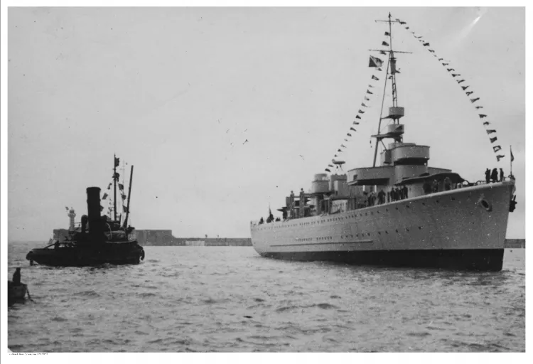 ORP Gryf po zwodowaniu we francuskiej stoczni w Le Havre.