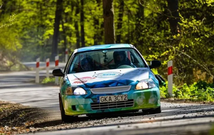 W ciągu roku Szerszeń Rally Team bierze udział w 8-12 rajdach. 