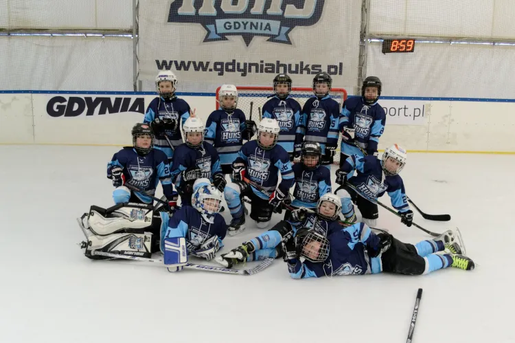 Gdyńskie Niedźwiadki zdobyły Mistrzostwo Pomorza w hokeju na lodzie. 