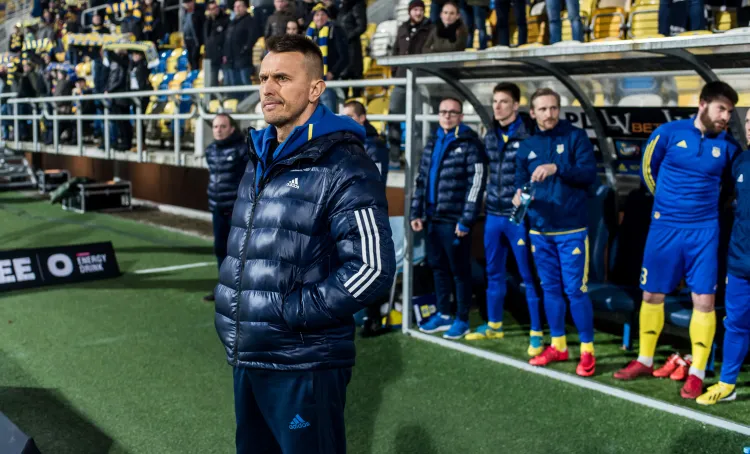 Leszek Ojrzyński skupia się na tym, aby Arka była już teraz w sezonie ekstraklasy 2018/2019 nie jedną nogą, a obiema nogami.