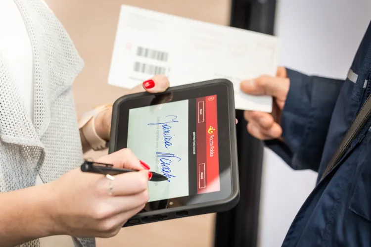 Usługa, w której papierowa karta doręczeń zastąpiona została kartą elektroniczną, jest realizowana przez Pocztę Polską od około dwóch lat.