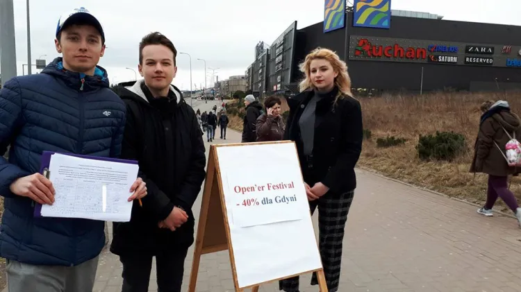 Młodzi mieszkańcy Gdyni zbierali podpisy pod projektem uchwały w szkołach, na uczelniach oraz na ulicach.