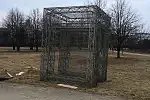 Od kilku dni w parku Millenium na Zaspie stoi forma pt. "Pułapka Ucieczka Wolność".