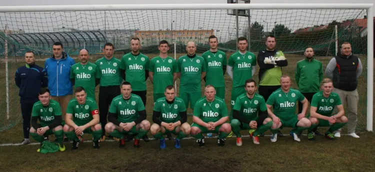Celtic gotowy na mecz z Ajaksem. Trener Kacper Szyczewski (pierwszy z lewej w górnym rzędzie) i Przemysław Łaga (drugi z lewej w dolnym rzędzie) zanim trafili do biało-zielonych, grali w młodzieżowych drużynach Arki Gdynia.