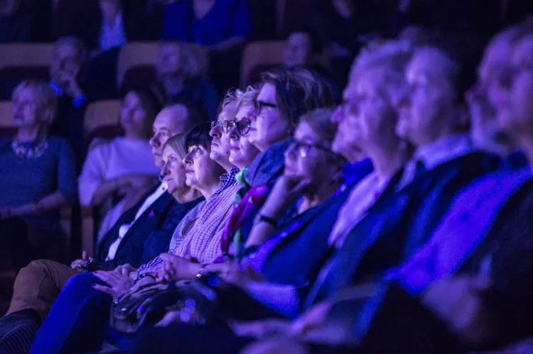 Publiczność wypełniła salę koncertową Filharmonii Bałtyckiej niemal do ostatniego miejsca i bawiła się znakomicie. 