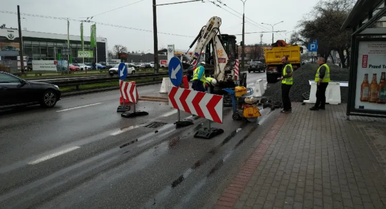 Budowa buspasów na Morskiej w Gdyni ruszyła w poniedziałek rano.