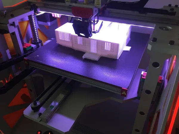 Drukowanie 3D z metalu jest obecnie bardzo drogie. Badania prowadzone przez CAD Event mają spowodować znaczne obniżenie kosztów takiego druku.


