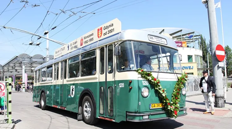 Linię 326 obsługiwać będą zabytkowe pojazdy, m.in. Saurer ST4IILM z 1957 roku.