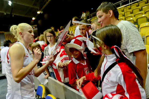 Paulina Misiek rozdawała już autografy w Gdynia Arenie, w koszulce reprezentacji Polski. Od przyszłego sezonu będzie robić to w barwach Basketu 90 Gdynia.