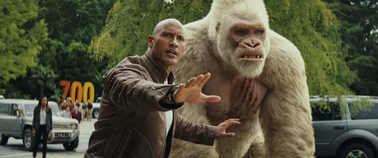 Podczas majówki w trójmiejskich kinach rządzić będzie Dwayne Johnson, który tym razem stanie do pojedynku z przerośniętymi zwierzętami. 