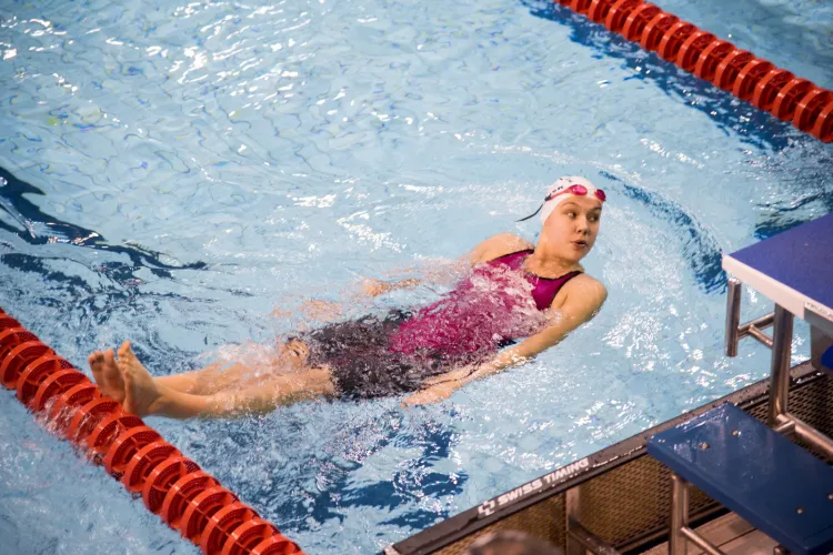 Zuzanna Herasimowicz przygodę z pływaniem zaczynała ze względów zdrowotnych. Dziś sumiennie trenuje z nadzieję, że kiedyś wystąpi na igrzyskach.